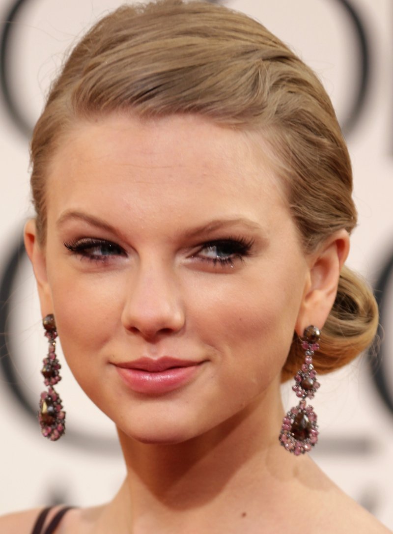 Taylor Swift at 70th Annual Golden Globe Awards — photo 145