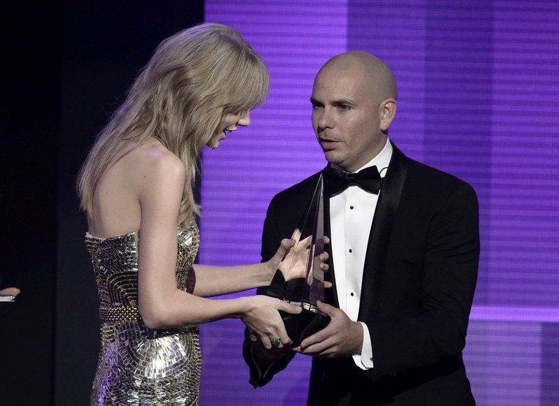 Taylor Swift at 2013 American Music Awards — photo 96