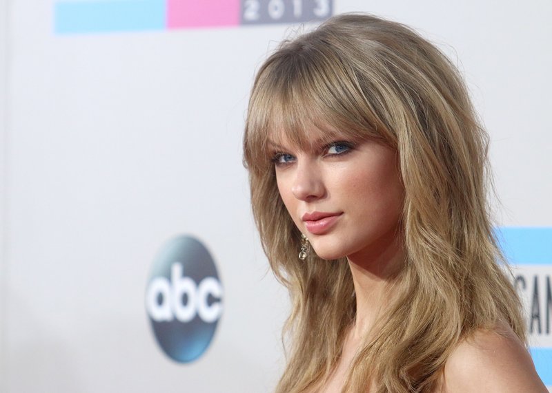 Taylor Swift at 2013 American Music Awards — photo 139