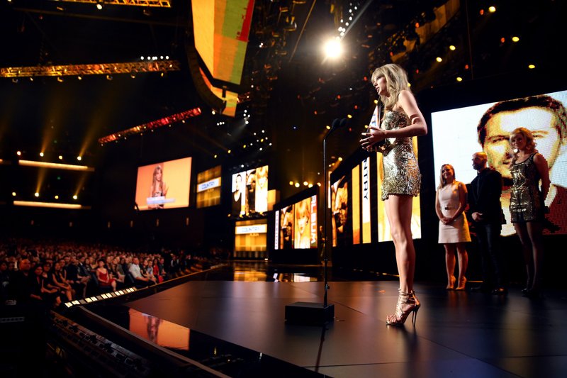 Taylor Swift at 2013 American Music Awards — photo 187