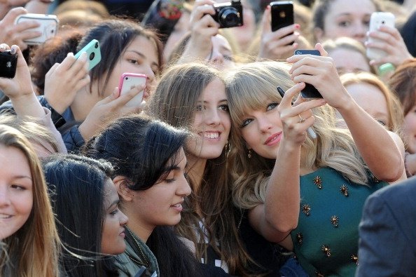 Taylor Swift at 2013 BBC Radio 1 Teen Awards — photo 7