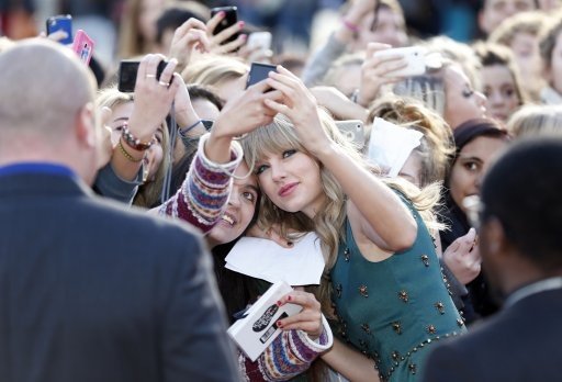 Taylor Swift at 2013 BBC Radio 1 Teen Awards — photo 26
