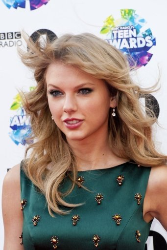 Taylor Swift at 2013 BBC Radio 1 Teen Awards — photo 31