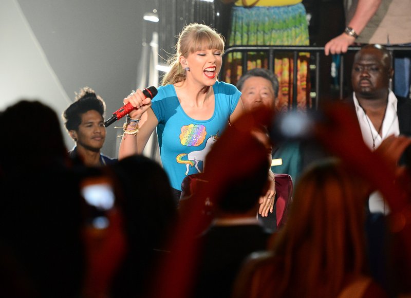 Taylor Swift at 2013 Billboard Music Awards — photo 37