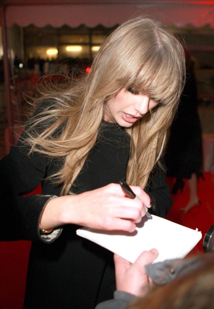 Taylor Swift at 2013 BRIT Awards — photo 131