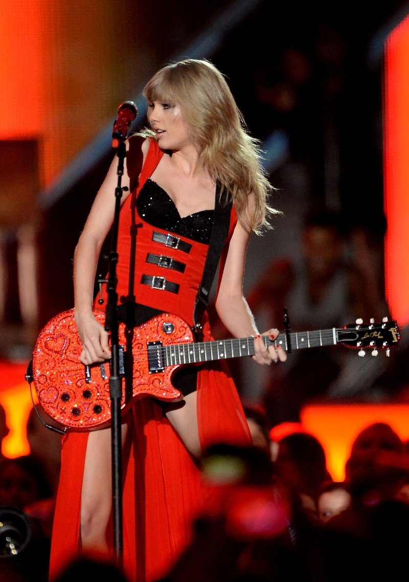 Taylor Swift at 2013 CMT Music Awards — photo 47