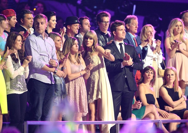 Taylor Swift at 2013 CMT Music Awards — photo 80