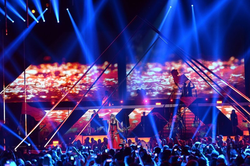 Taylor Swift at 2013 CMT Music Awards — photo 81