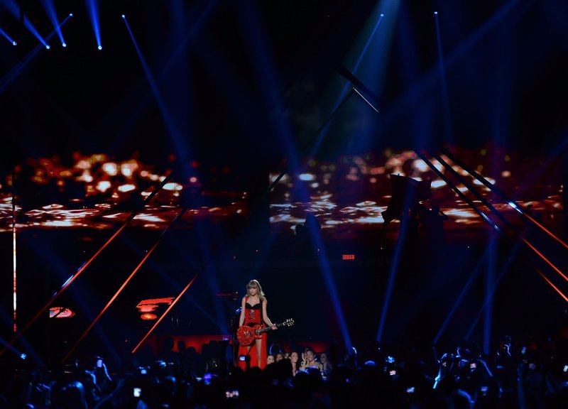 Taylor Swift at 2013 CMT Music Awards — photo 82