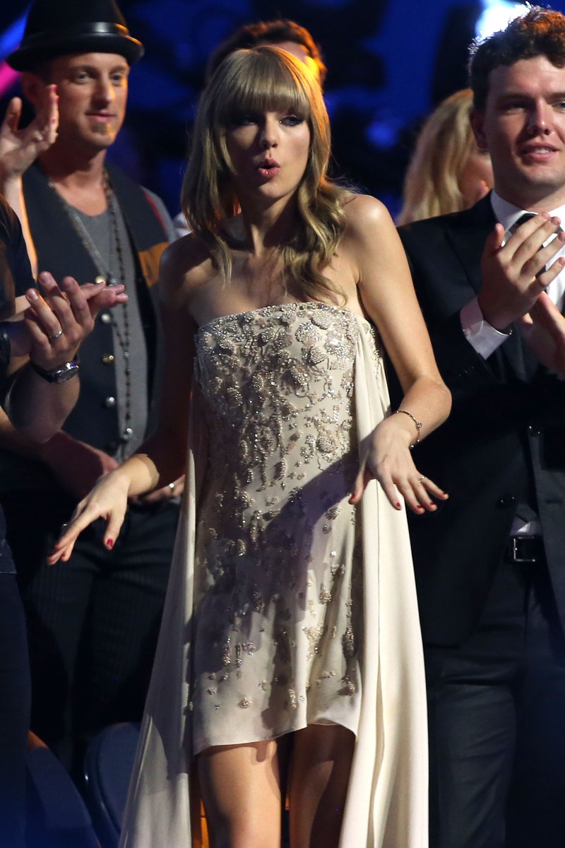 Taylor Swift at 2013 CMT Music Awards — photo 88