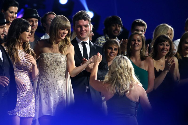 Taylor Swift at 2013 CMT Music Awards — photo 101