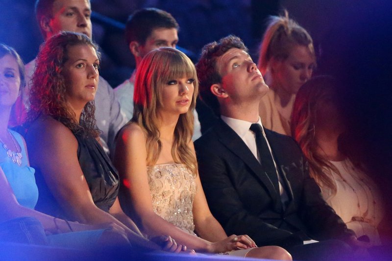 Taylor Swift at 2013 CMT Music Awards — photo 102