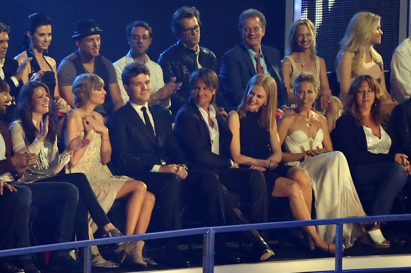 Taylor Swift at 2013 CMT Music Awards — photo 105