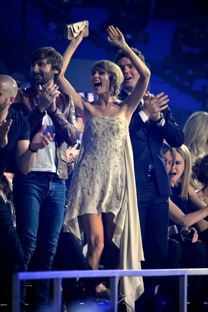 Taylor Swift at 2013 CMT Music Awards — photo 111