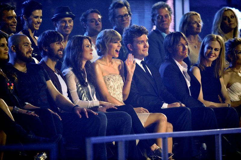 Taylor Swift at 2013 CMT Music Awards — photo 113
