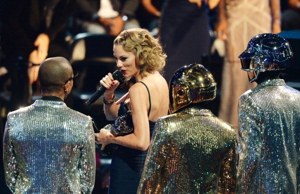 Taylor Swift at 2013 MTV Video Music Awards — photo 38