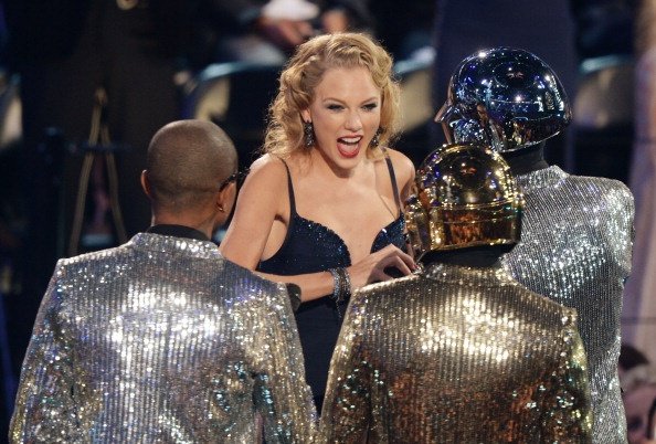 Taylor Swift at 2013 MTV Video Music Awards — photo 45