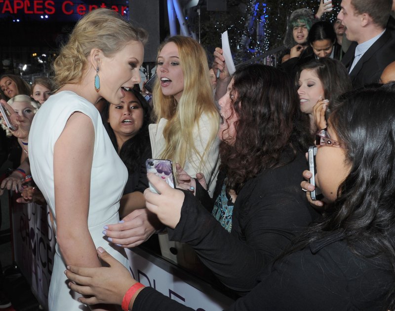 Taylor Swift at 2013 People's Choice Awards — photo 52