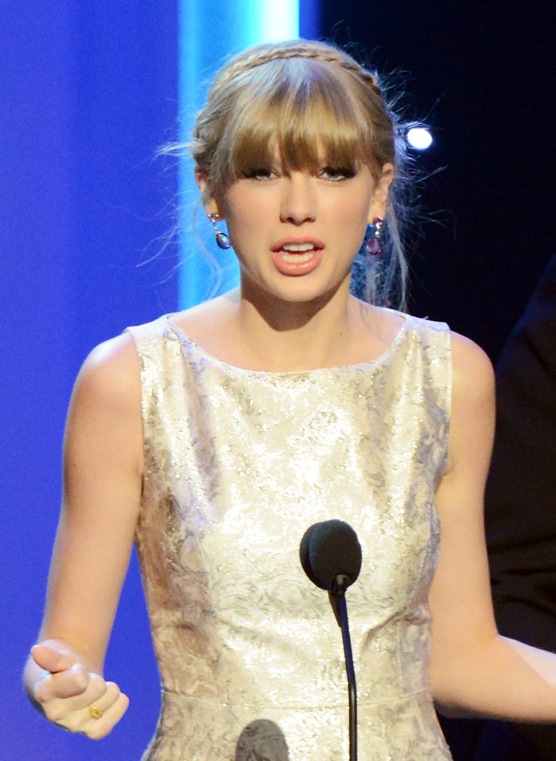 Taylor Swift at The 55th Annual GRAMMY Awards - Pre-Telecast — photo 39