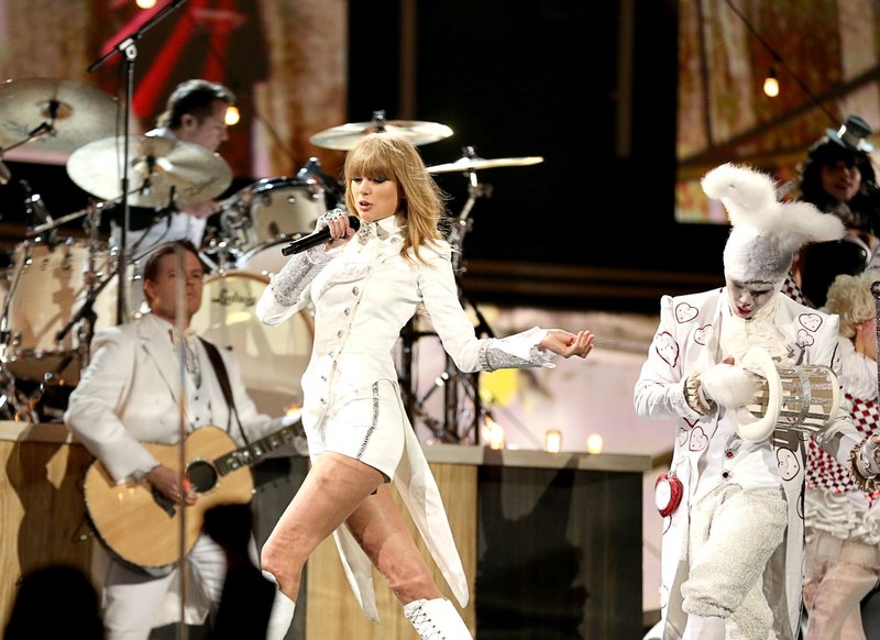 Taylor Swift at The 55th Annual GRAMMY Awards — photo 34