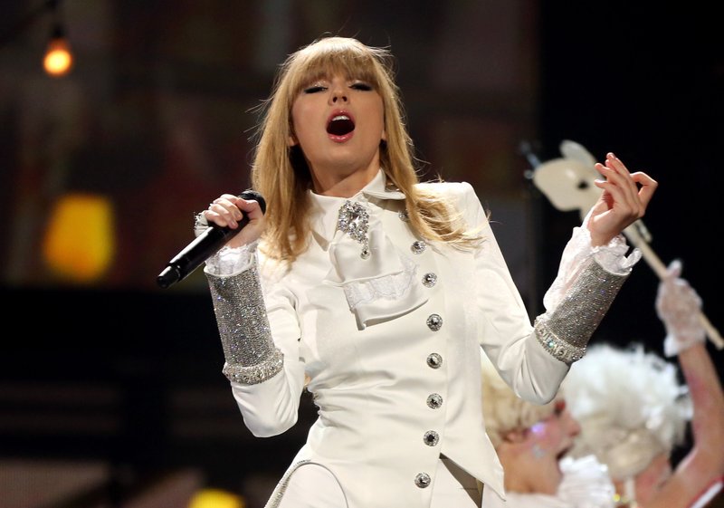 Taylor Swift at The 55th Annual GRAMMY Awards — photo 86