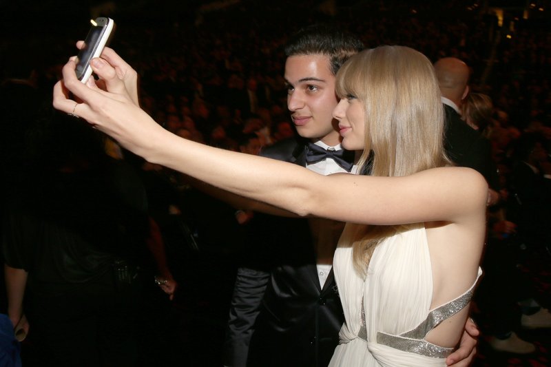 Taylor Swift at The 55th Annual GRAMMY Awards — photo 103