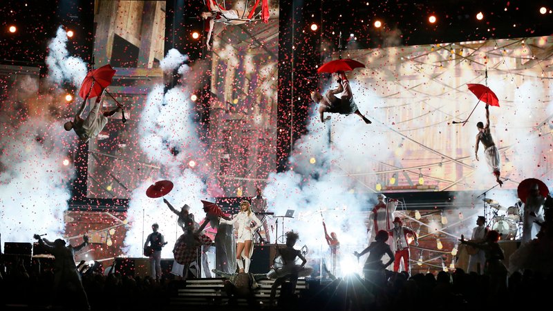 Taylor Swift at The 55th Annual GRAMMY Awards — photo 224