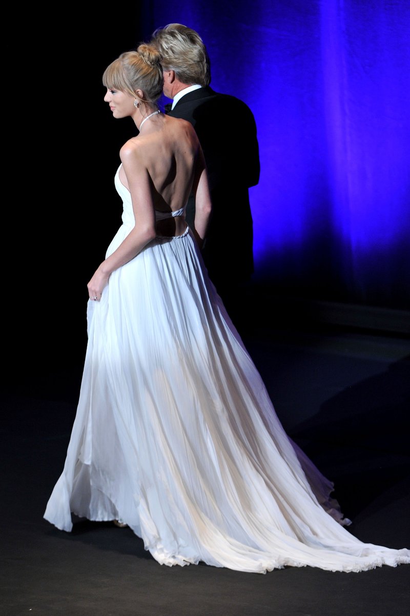 Taylor Swift at The Fragrance Foundation Awards — photo 22