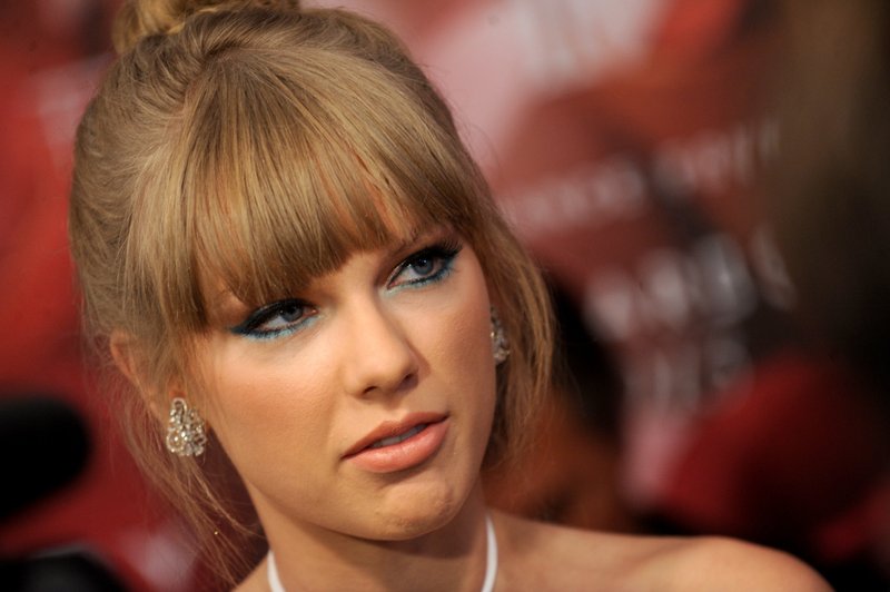 Taylor Swift at The Fragrance Foundation Awards — photo 75