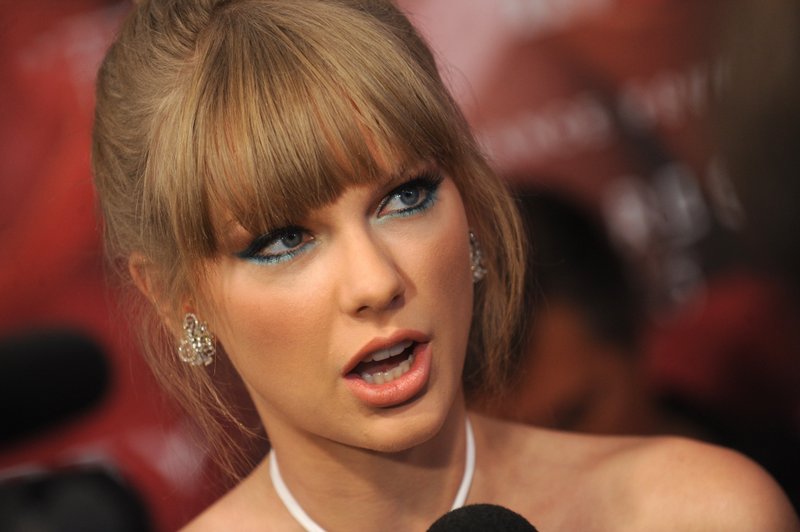 Taylor Swift at The Fragrance Foundation Awards — photo 76