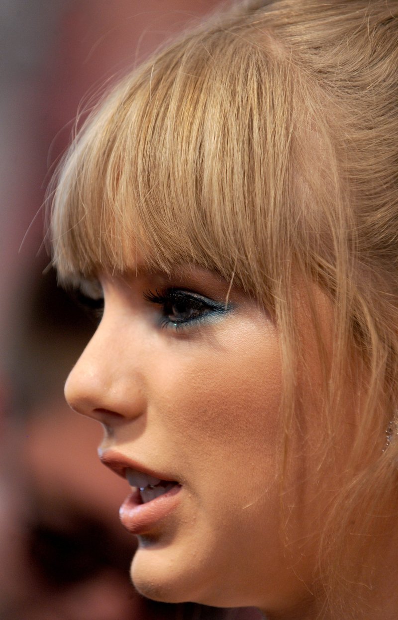 Taylor Swift at The Fragrance Foundation Awards — photo 80