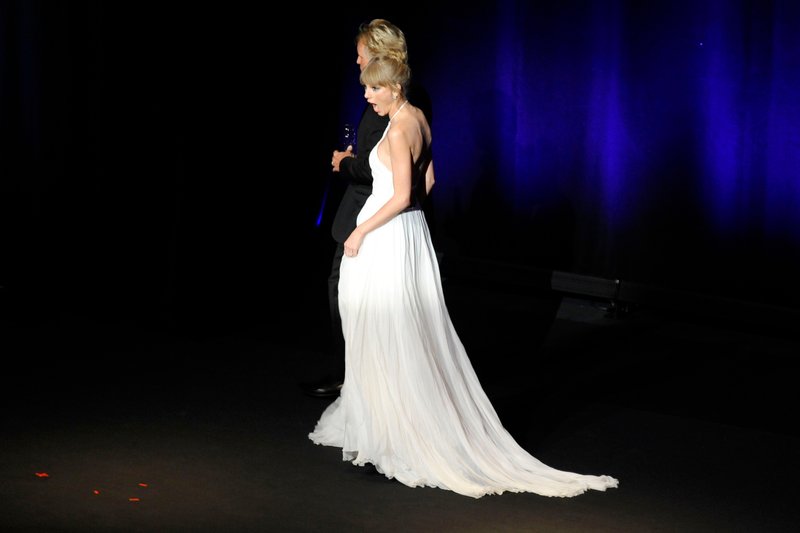 Taylor Swift at The Fragrance Foundation Awards — photo 100