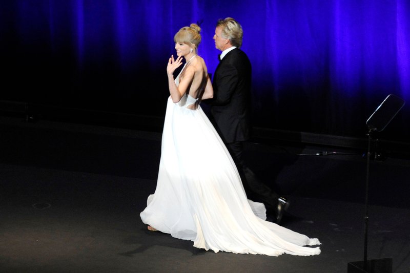 Taylor Swift at The Fragrance Foundation Awards — photo 101