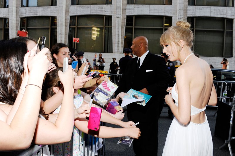 Taylor Swift at The Fragrance Foundation Awards — photo 123