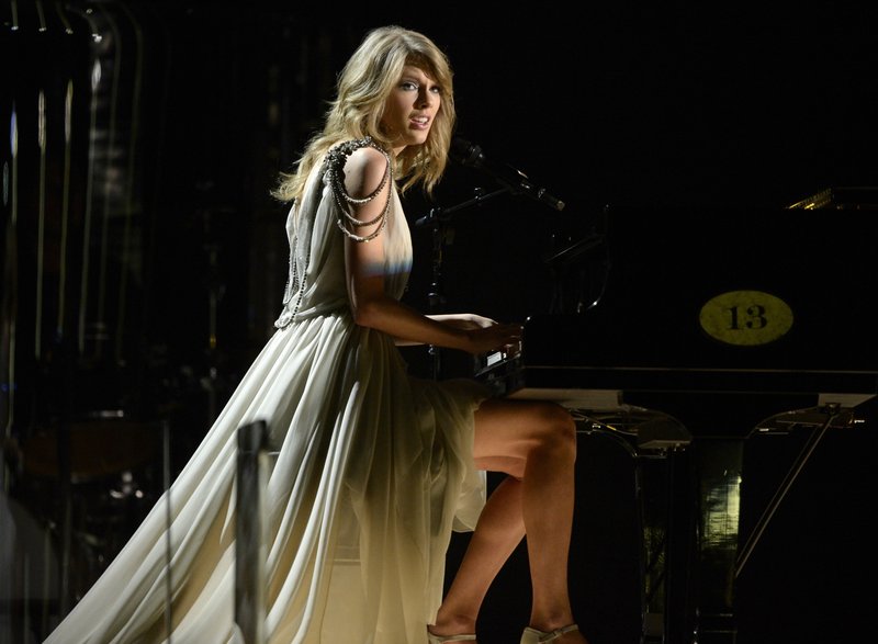 Taylor Swift at 56th Annual GRAMMY Awards — photo 30