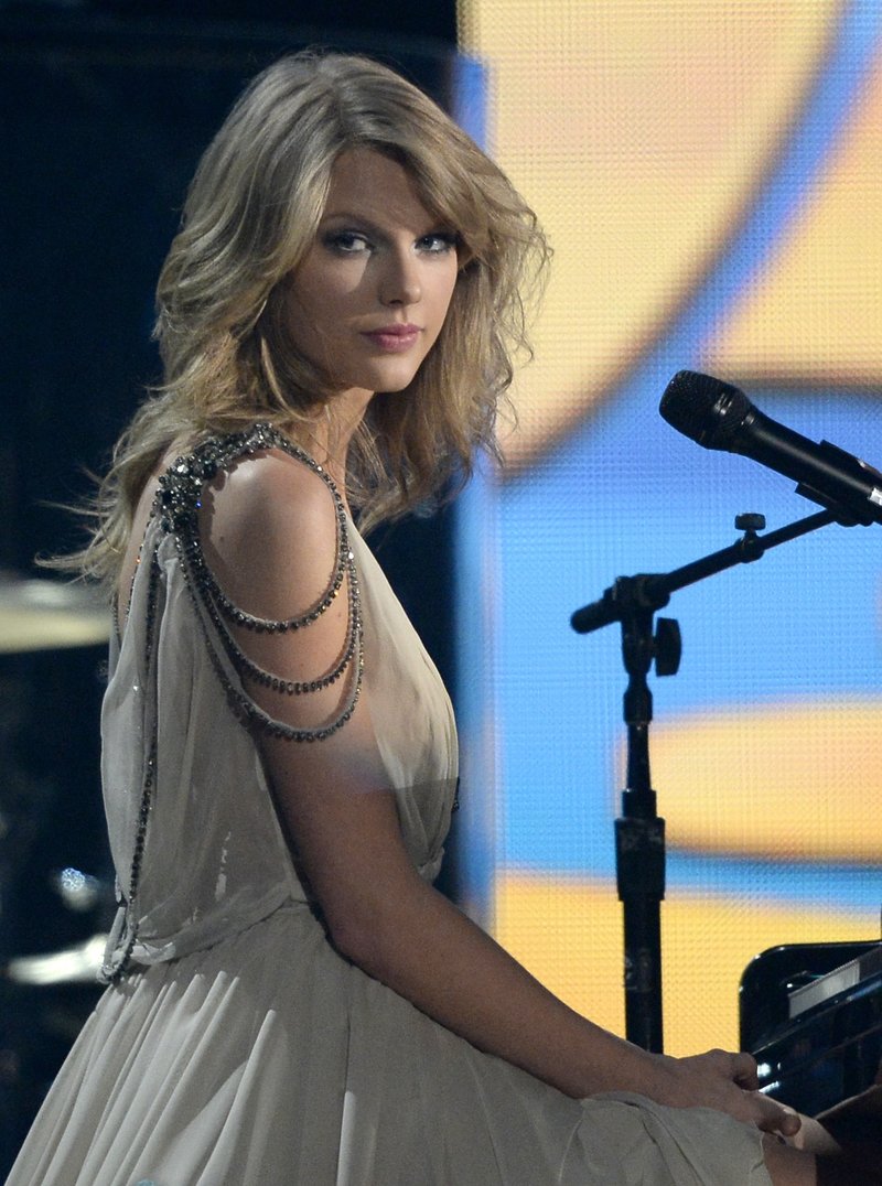 Taylor Swift at 56th Annual GRAMMY Awards — photo 37
