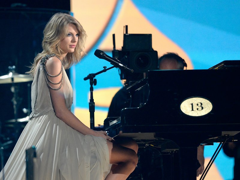 Taylor Swift at 56th Annual GRAMMY Awards — photo 41