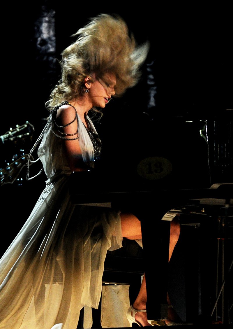 Taylor Swift at 56th Annual GRAMMY Awards — photo 145
