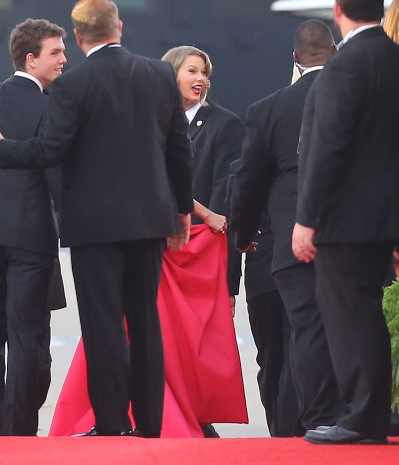 Taylor Swift at 71st Annual Golden Globe Awards — photo 85