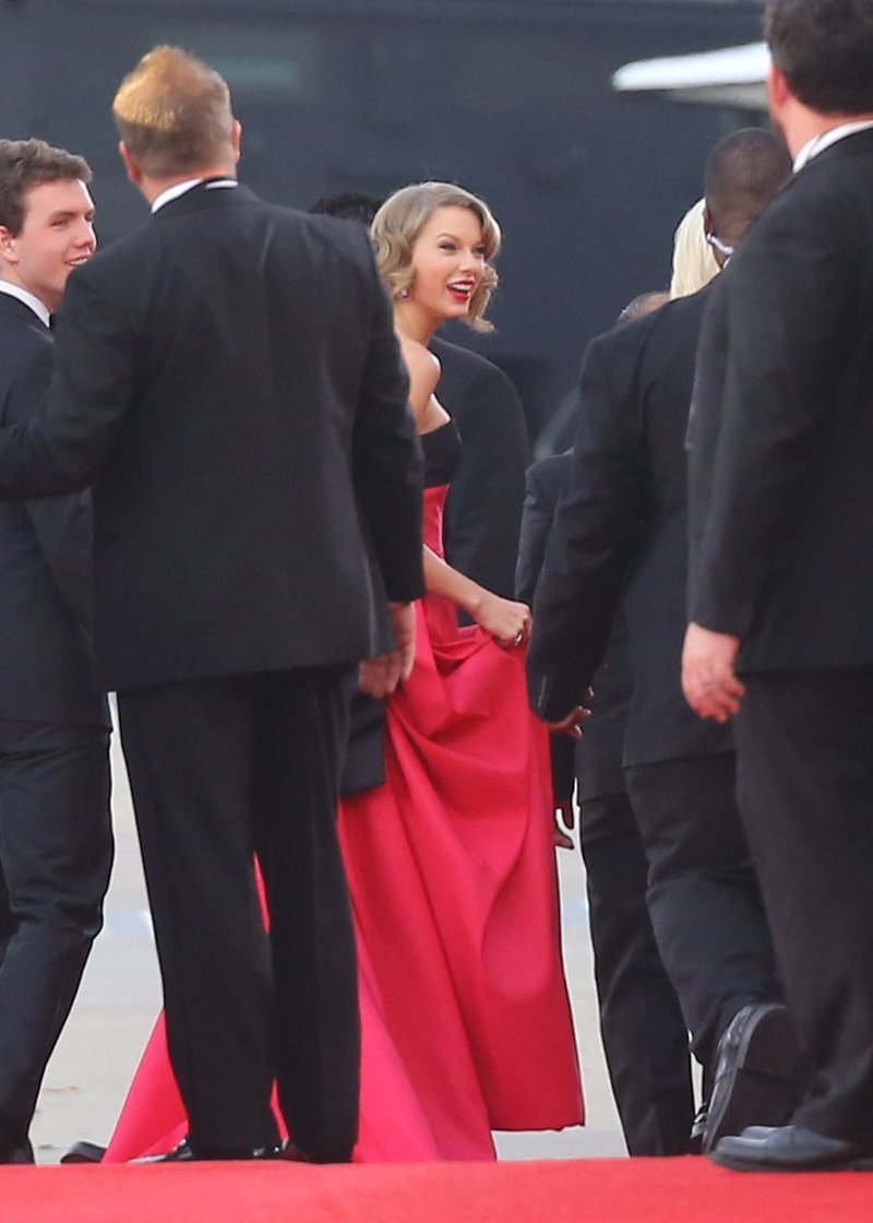 Taylor Swift at 71st Annual Golden Globe Awards — photo 87