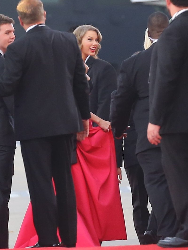 Taylor Swift at 71st Annual Golden Globe Awards — photo 88