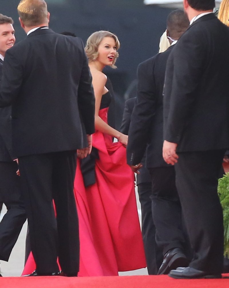 Taylor Swift at 71st Annual Golden Globe Awards — photo 89