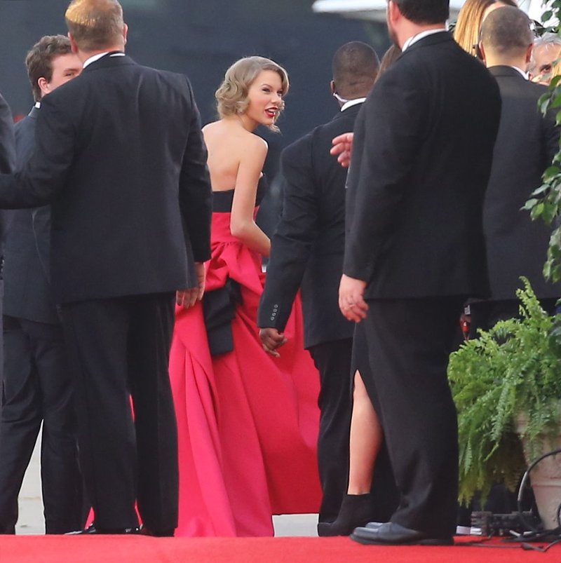 Taylor Swift at 71st Annual Golden Globe Awards — photo 91