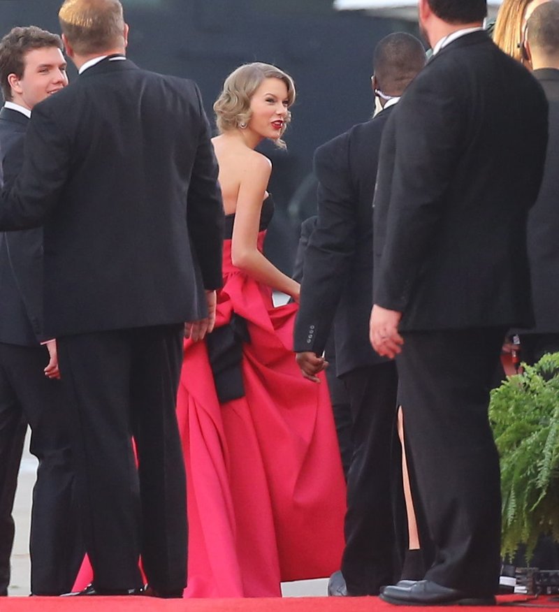 Taylor Swift at 71st Annual Golden Globe Awards — photo 92