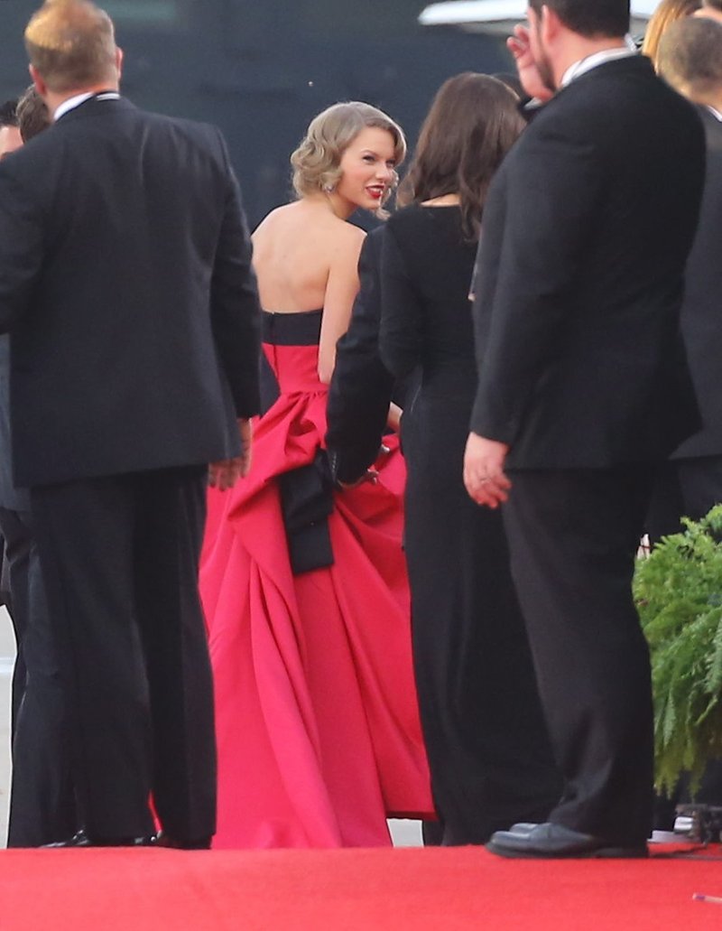 Taylor Swift at 71st Annual Golden Globe Awards — photo 93