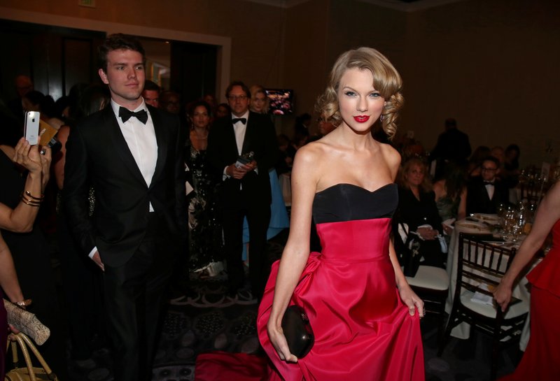 Taylor Swift at 71st Annual Golden Globe Awards — photo 120
