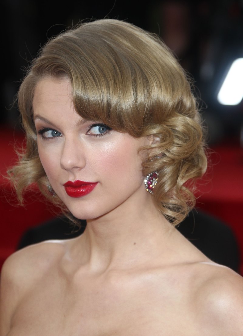 Taylor Swift at 71st Annual Golden Globe Awards — photo 124
