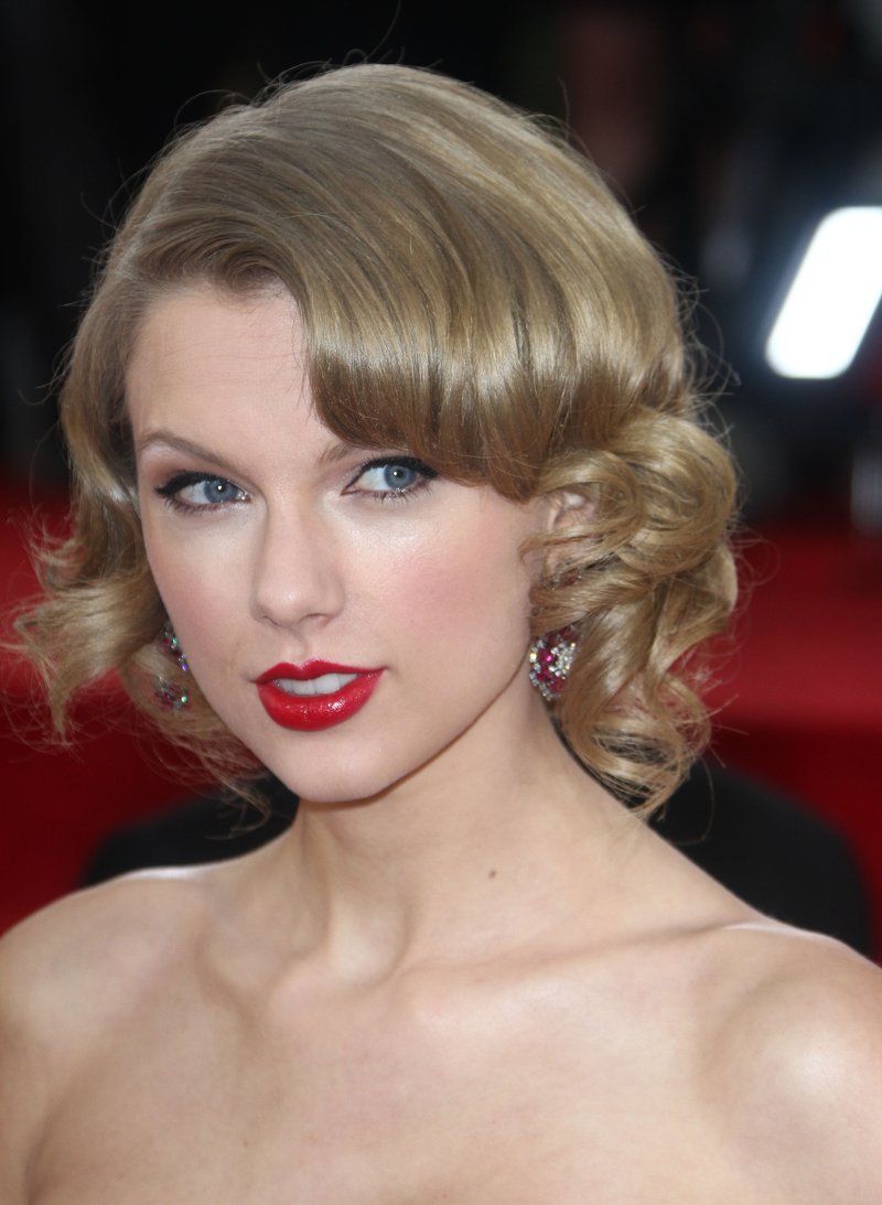 Taylor Swift at 71st Annual Golden Globe Awards — photo 125