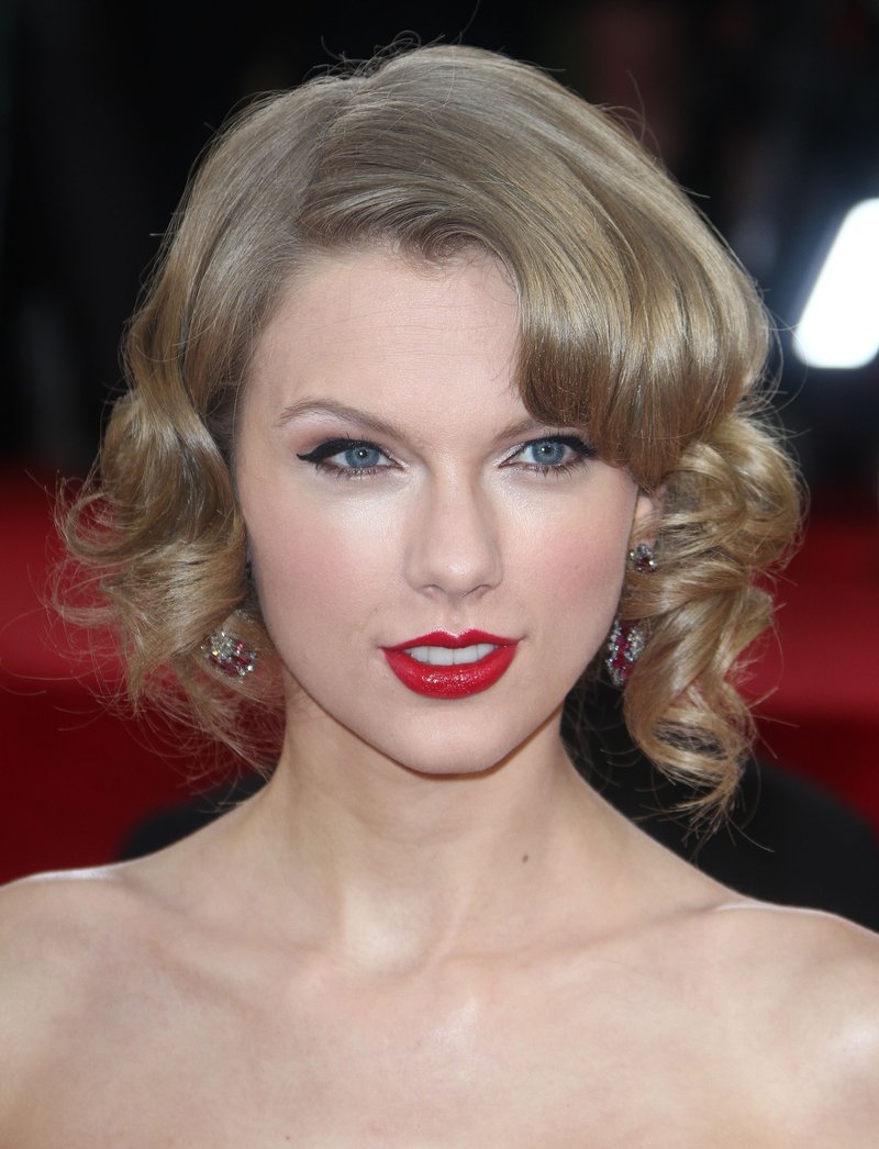 Taylor Swift at 71st Annual Golden Globe Awards — photo 153