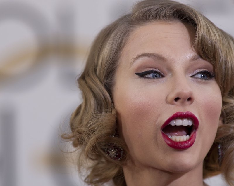 Taylor Swift at 71st Annual Golden Globe Awards — photo 182